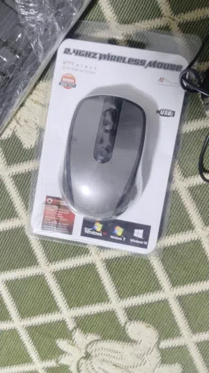 شاشة سامسونج  مع كيبورد ماوس باك ماوس سلك ثنايء