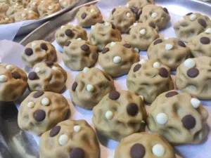 كوكيز بحشوات مختلفة يتوفر توريد كافيهات