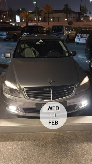 urgent sale Mercedes Benz C200 2009