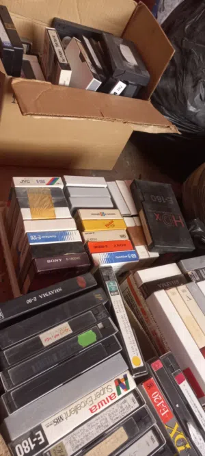 للبيع اشرطه فيديو قديمة