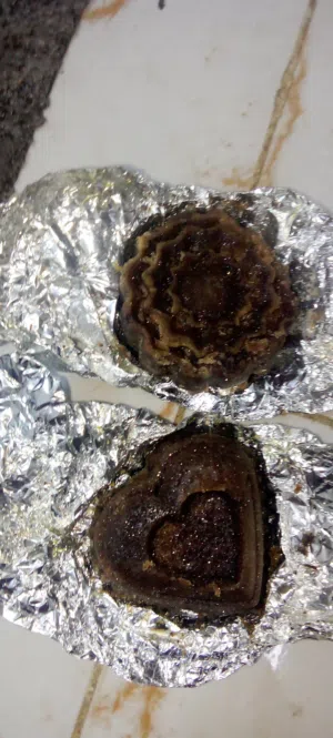 {بخور يمني اصلي ذو رائحة عطريه جميله}