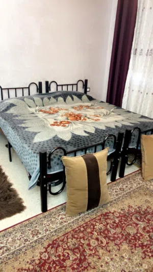 غرفة مشتركه مفروشه للايجار للبنات فقط بجبل الحسين للبمجهزه بافضل الفرش نظيفه عفش جديد بيت جميل هاديئ