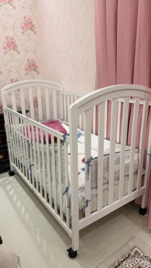 سرير اطفال من محل اطفال ماركه جونيور