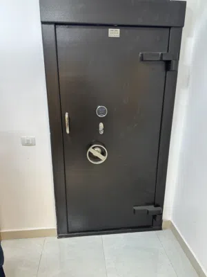 مطلوب قاصات و ابواب مدرعه