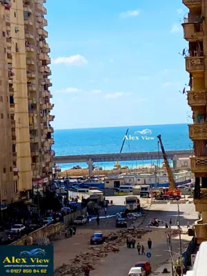 للبيع شقه مرخصه الترا لوكس في محمد نجيب الرئيسي تري البحر بالعفش و الفرش و الاجهزه
