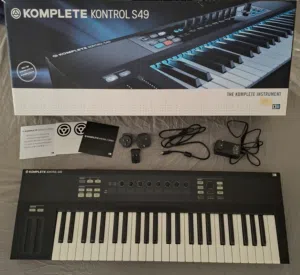 كيبورد Komplete Kontrol S49 Mk1 من الشركة الأعرق سمعة في مجال مكتبات التأليف الموسيقي NI