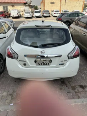 نيسان تبدّا هاتشباك للبيع