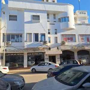 محل تجاري للمؤاد غدائية للايجار في حي دمشق يطل علي الطريق الرئيسي بالقرب من مستشفي الخضراء