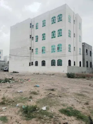 عمارة اربعه دور وفتحتين تجاري وفتحة لاالحوش