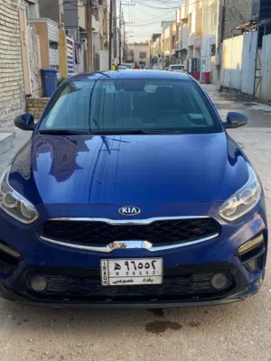 كيا فورتي 2019 امريكي نظيفة لون ازرق محرك 2000