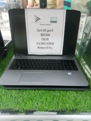 لابتوب HP بحالة ممتازة بدون اي خبش بالضمانة مع ملاحقاته كاملة