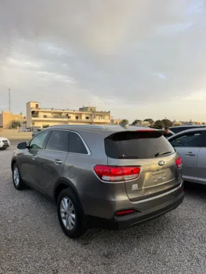 Used Kia Sorento in Tripoli