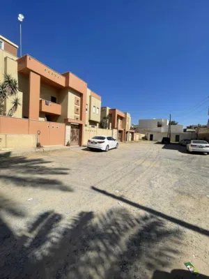 فيلا دورين راقية في سوق الجمعة للبيع