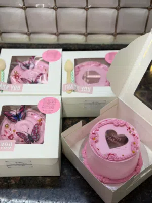 : "اجعل لحظاتك الخاصة ذكرى لا تُنسى.. كيكاتنا مصممة لتناسب ذوقك واحتفالاتك".