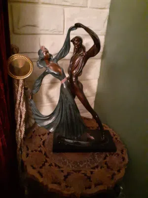 تحف فاخره ونادره للبيع  سعر صورة الاعلان  والباقي كل وحده الها سعر اذا عجبك