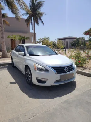 2014 Nissan Altima Sedan GCC Specs - White Used Car with Electric & Technology Features