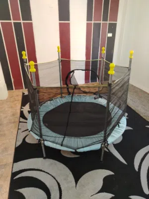 لعبة ترامبولين آمنة جداً للأطفال في المنزل بسعري 25 دينار
