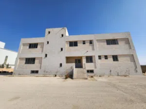 أرض صناعية مع مصنع جديد للبيع في القسطل / صناعات متوسطة