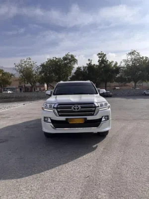 Used Toyota Land Cruiser in Al Dakhiliya