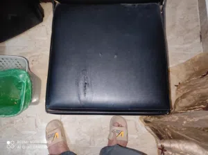 ثلاثة كراسي جلد ممتازات للبيع سعر الواحد 8