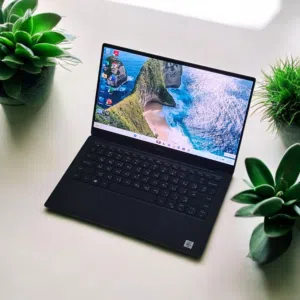 DELL XPS-13 10th GENERATION 7390 CORE i5 8GB RAM 512GB SSD 13 INCH SCREEN WINDOWS 11PRO ALL WORKING