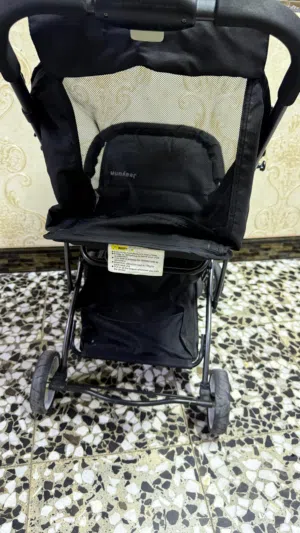 عربة طفل استعمال قليل