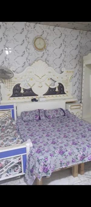 غرفه نوم للبيع داخلها نضيف جدابس تعديل منالخارج كنتور 6بيبان2ميز وزاويه وميزبدون مرايه سعرها بي مجال