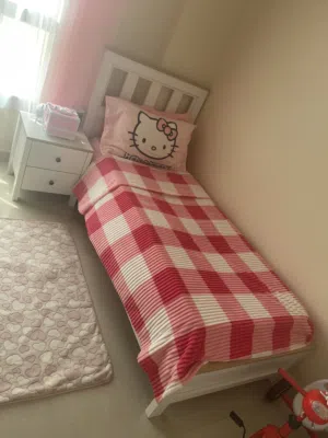 2 سرير مفرد مع كومدينة