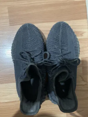 حذاء رياضه yeezy