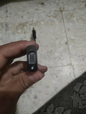 HP DisplayPort to VGA Adapter أسود اللون. يستخدم لتوصيل أجهزة الكمبيوتر المحمولة أو المكتب