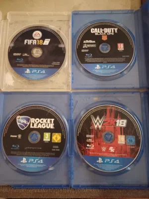 العاب بلايستيشن 4 مستعمل استعمال نظيف للبيع Playstation 4 cd bundle used and clean for sell