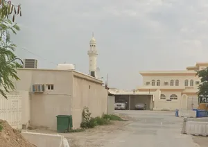‏٥ غرف نوم ‏.‏ ٣ حمّامات ‏.‏ 602 م٢‏0