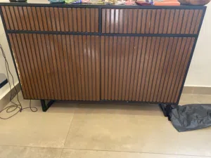 خزانه الطاوله نظيف جدا