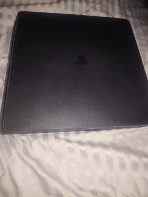 سوني 4 سليم نظيف جدا معه يد أصلية و شريط