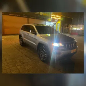 Used Jeep Grand Cherokee in Dhofar