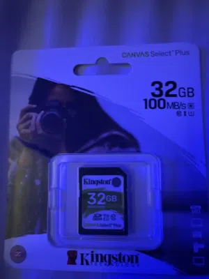 مساحة تخزين 32GB النوع kingston وعدسات لونين اصفر وبرتقالي