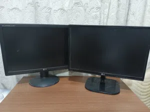 شاشتين LG غير مستعمله للبيع تحتاج فقط الي اسلاك توصيل