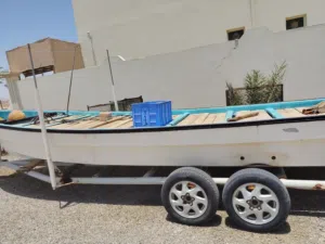 قارب ياماها مع مكينه 60 للبيع من دون العربه