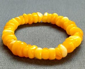 اسوارة قياس مرن احجار كريمة كهرمان بلطيقي اصفر ذهبي مصقول golden amber