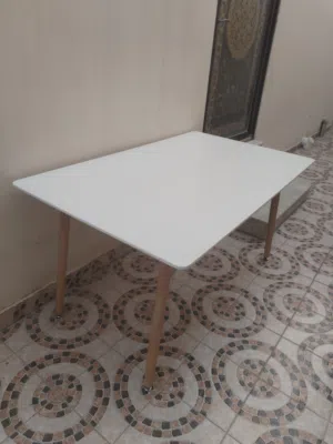 طاولة طعام مستعمله
