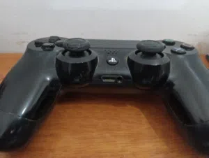 جهاز ps4 اصلي اللي مع الكرتون 9ريال(مستعمل)
