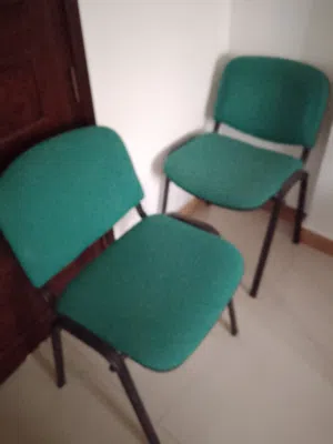 2 كرسي مبطن قطيفة اخضر اللون