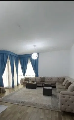 طقم كنب زاوية فاخر مع ستارة بحالة ممتازة