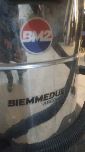 مكنسه ايطاليه سعه 20 لتر بحاله ممتازة استخدام بسيط