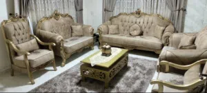 طقم كنب 9 مقاعد مع الطاولات بحالة الجديد غير مستخدم