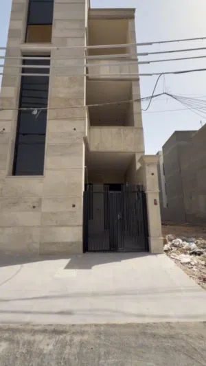 جانب من اعمال البناء في والمقاولات في حي الجامعة