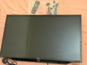 شاشة sharp اصلية الوكيل full hd 32