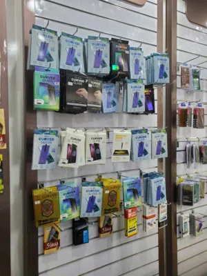 ديكور محل جوالات بدون الاكسسوارات للعلم الديكور فقط