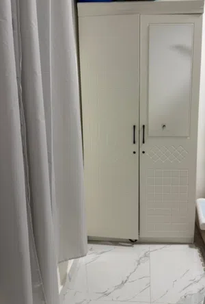 سرير و خزانة ملابس