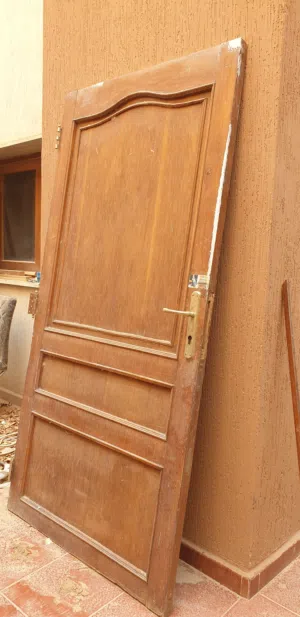 اربعة  ابواب خشبية بدون قفص .